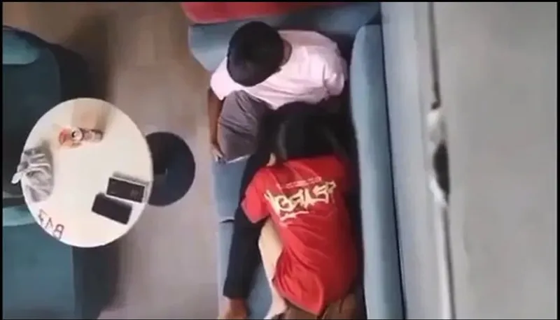 Quay lén con ghệ bú liếm cho nhân tình nơi công cộng